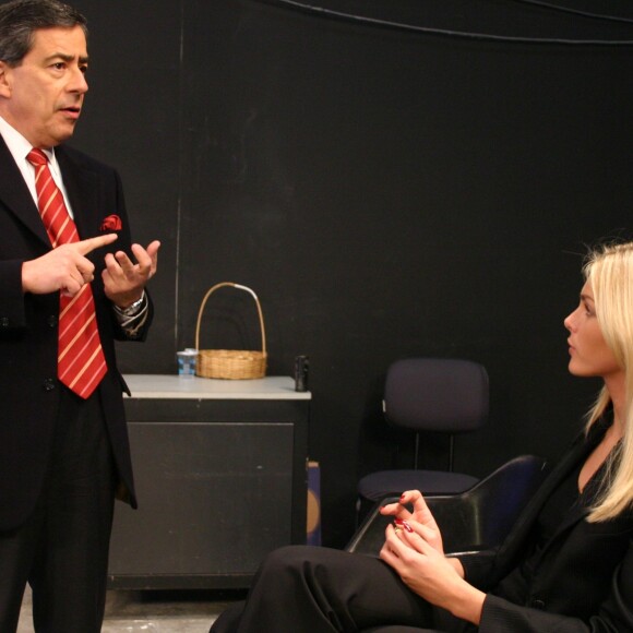 Ana Hickmann recordou ensinamentos recebidos pelo jornalista Paulo Henrique Amorim: 'Foi ele quem me ensinou a fazer ao vivo'