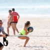 Grazi Massafera faz exercícios na praia da Barra da Tijuca, Zona Oeste do Rio