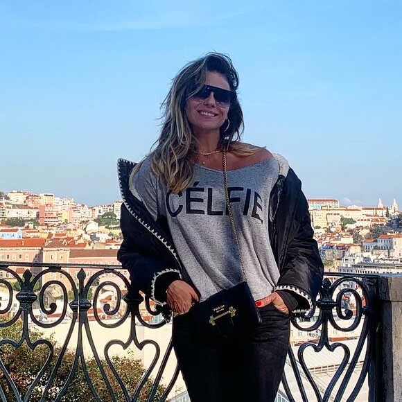 Giovanna Antonelli aposta em look despojado em viagem