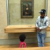 Beyoncé e Jay-Z passeiam pelo Museu do Louvre com a filha, Blue Ivy, de 2 anos