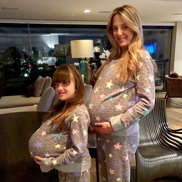 Ticiane Pinheiro e a filha, Rafaella, curtira juntas a gravidez de Manuella