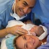 Ticiane Pinheiro publicou foto do nascimento da filha, Manuella, fruto de seu casamento com Cesar Tralli