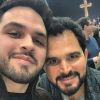 Luciano Camargo postou foto com o filho Nathan em culto