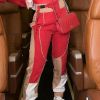 Andressa Suita elege calça jogger vermelha para viajar de avião nesta quinta-feira, dia 18 de julho de 2019