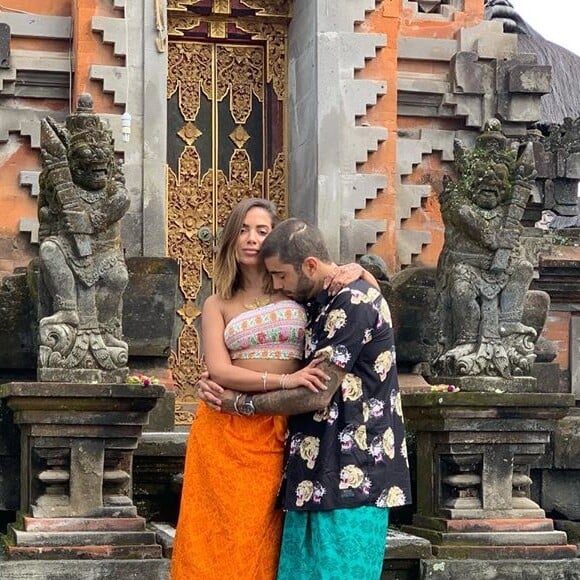 Anitta assumiu namoro com Pedro Scooby em junho de 2019, durante viagem de férias para a Indonésia