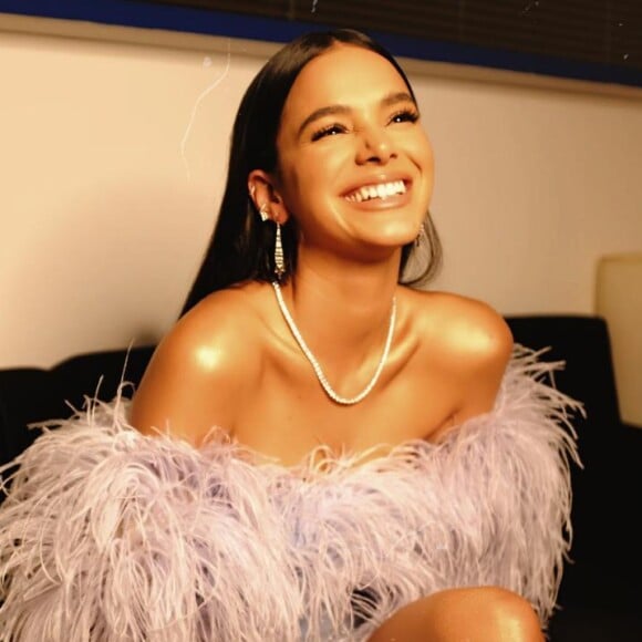 'Tava bom demais pra ser verdade', brincou Bruna Marquezine, que passou a madrugada na web