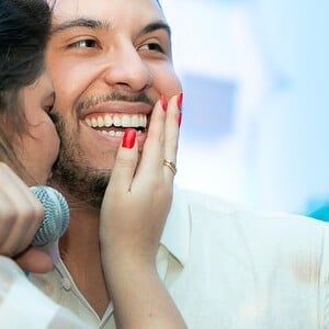 Marilia Mendonça mostra 'anel revelação' que ganhou em festa de aniversário