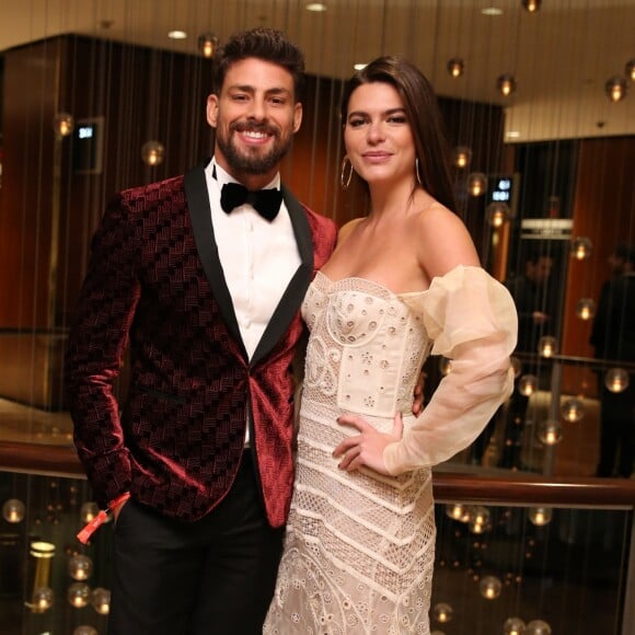 Cauã Reymond é casado com a apresentadora Mariana Goldfarb