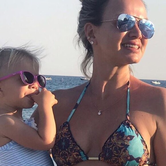 De biquíni, Eliana refez foto com a filha, Manuela: '"E a beleza? Intacta'