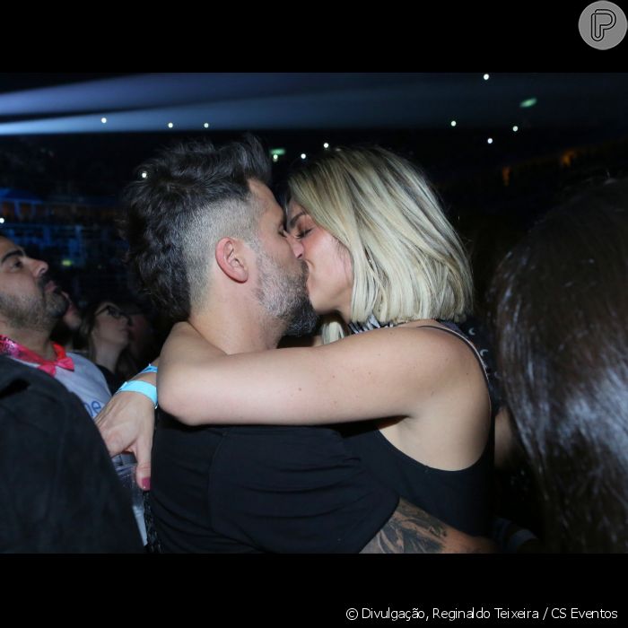 Bruno Gagliasso E Giovanna Ewbank Aos Beijos No Show De Sandy E Junior Purepeople