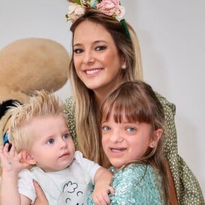 Ticiane Pinheiro dá sapato da Gucci para filho de Karina Bacchi por aniversário de 2 anos nesta quinta-feira, dia 08 de agosto de 2019