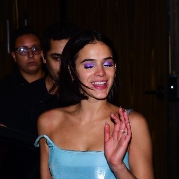 Bruna Marquezine usou make lilás em aniversário