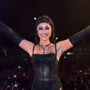 Sabrina Sato arrasou em look para festa da escola de samba ligada ao Corinthians