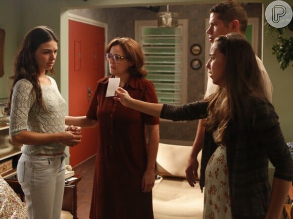 Sandra (Isis Valverde) ficou chocada quando Jussara (Thati Lopes) alegou estar grávida de Alex (Fernando Belo), seu falecido noivo,  em 'Boogie Oogie'
