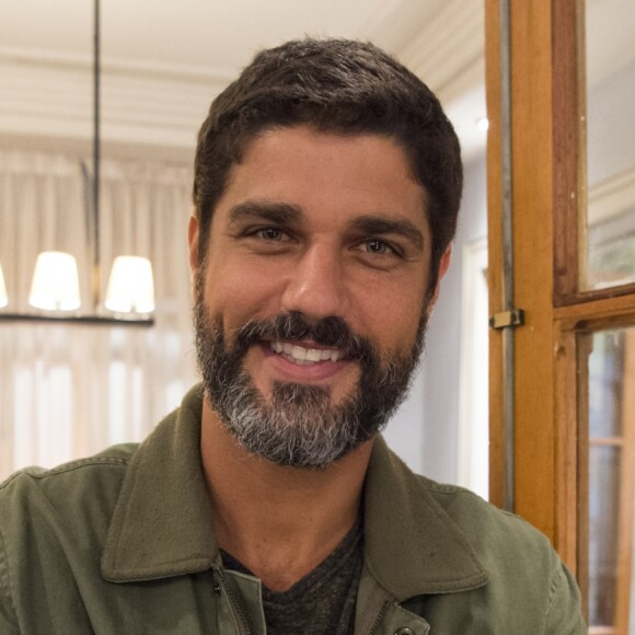 Bruno Cabrerizo e Carol Castro se aproximaram em maio, durante as gravações do filme 'O Garoto', do diretor Bruno Saglia