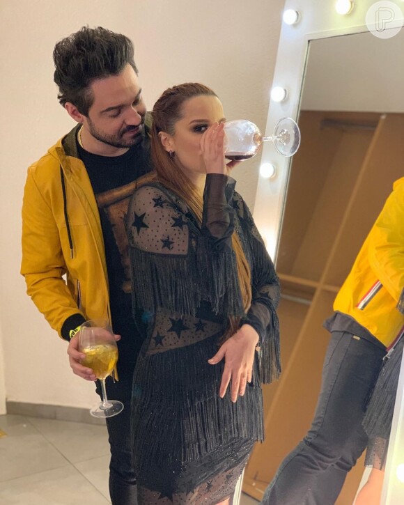 Maiara e Fernando Zor publicam foto com a mão na barriga nesta quarta-feira, dia 21 de agosto de 2019