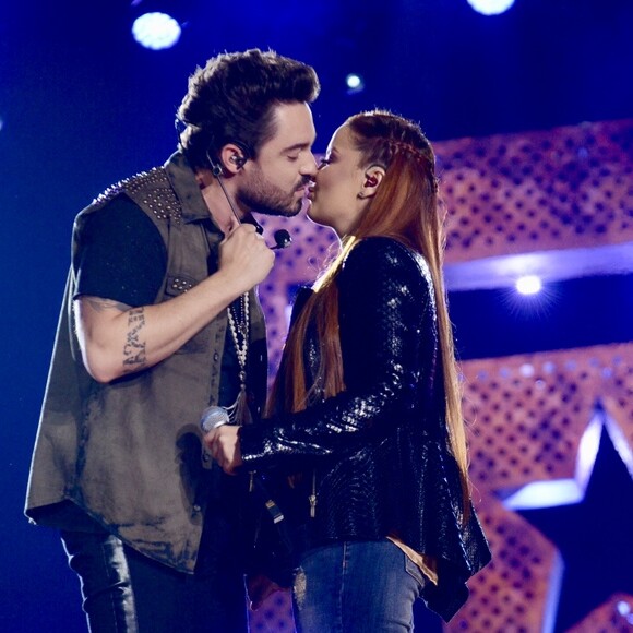 Namorado de Maiara, Fernando Zor foi alvo de indiretas ao parabenizar Lucas Lucco e Lorena Carvalho pelo noivado: 'Fica a dica'