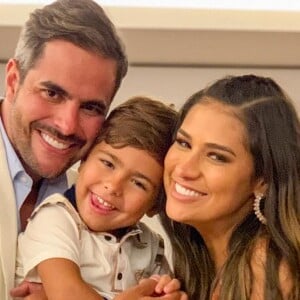 Simone citou o filho do casal Henry, de 5 anos, ao parabenizar o marido Kaká Diniz, no aniversário do empresário: 'Nosso filho tem muito orgulho do pai que ele tem, e isso deixa meu coração transbordando de felicidade!'