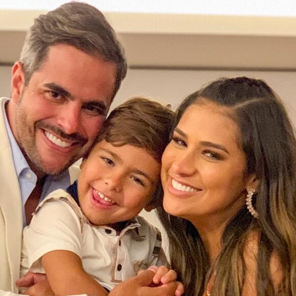 Simone citou o filho do casal Henry, de 5 anos, ao parabenizar o marido Kaká Diniz, no aniversário do empresário: 'Nosso filho tem muito orgulho do pai que ele tem, e isso deixa meu coração transbordando de felicidade!'