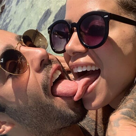 Pedro Scooby não compareceu à coletiva de imprensa do novo programa de Anitta na TV: 'Era aniversário da minha mãe'