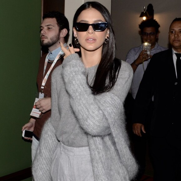 Bruna Marquezine elege look comfy para dia em SPA nesta sexta-feira, dia 30 de agosto de 2019