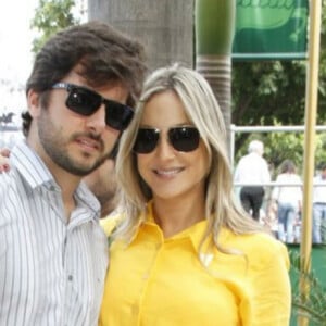 Claudia Leitte contou que o marido, Márcio Pedreira, é responsável pelos cuidados da bebê após a amamentação