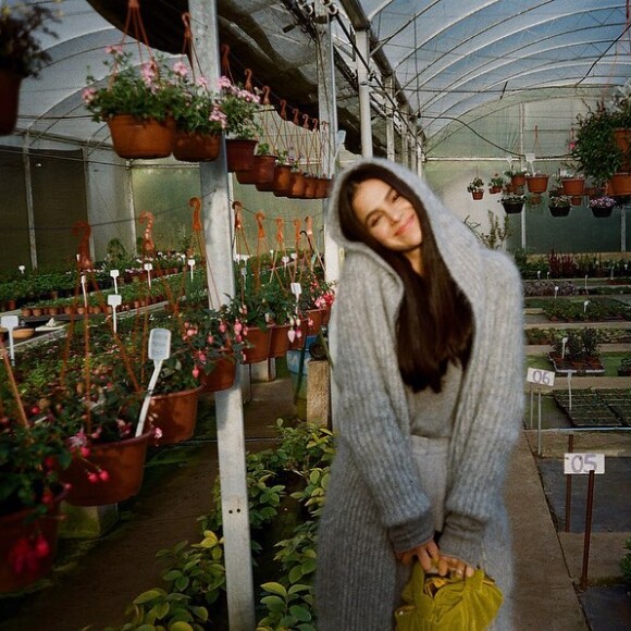 Bruna Marquezine aparece em foto com look comfy em Gramado nesta segunda-feira, dia 02 de setembro de 2019