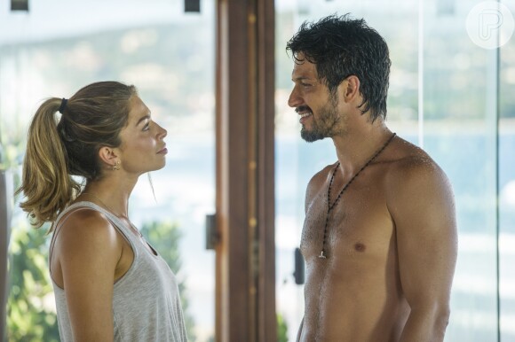 Marcos (Romulo Estrela) e Paloma (Grazi Massafera) fazem Eugênia (Helena Fernandes) passar vexame na novela 'Bom Sucesso'