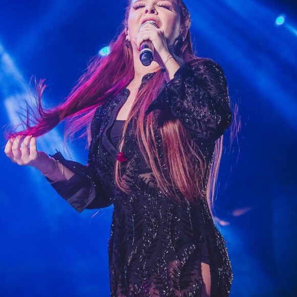 Web elogiou corpo magro de Maiara, da dupla com Maraisa, em foto