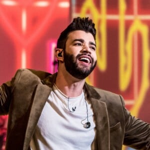 Gusttavo Lima vai reduzir número de shows ao mês por conta dos filhos, Gabriel e Samuel