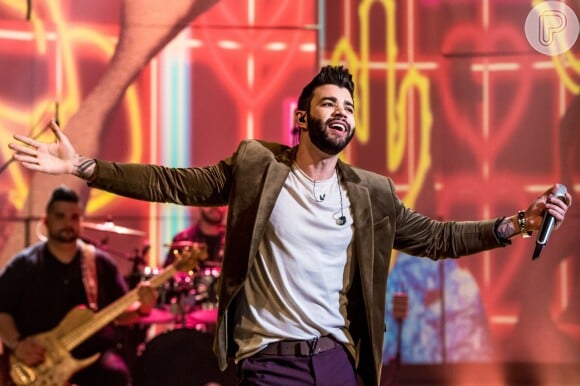 Gusttavo Lima vai reduzir número de shows ao mês por conta dos filhos, Gabriel e Samuel