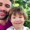 Gusttavo Lima fez vídeo com o filho mais velho, Gabriel, para agradecer mensagens de fãs: 'Embaixador Trintou'