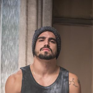 Rock (Caio Castro) chamará Joana (Bruna Hamú) para sair ao encontrá-la de novo na novela 'A Dona do Pedaço'