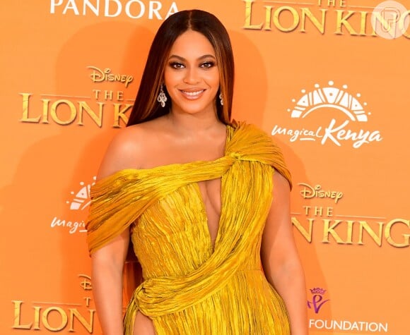 Vestido amarelo ouro foi um dos looks recentes de Beyoncé, aniversariante do dia