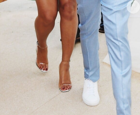 Sandálias transparentes costumam ser aposta de Beyoncé