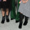 Filhas gêmeas de Luciano Camargo apostam em looks estilosos com botas
