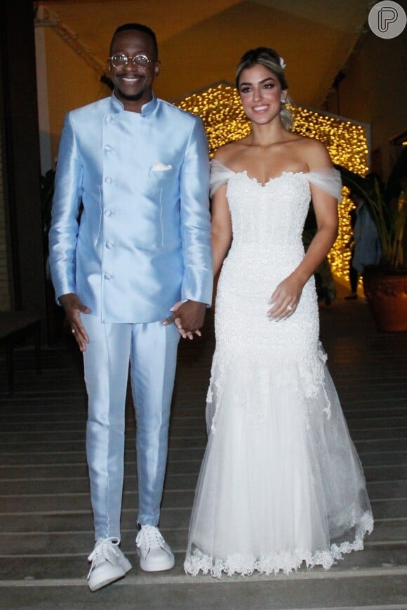 Thainá Fernandes casou com vestido de com mais de 10 mil cristais e mini pérolas bordadas