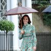 Kate Middleton gosta de usar vestidos florais em pegada mais fluida que é trend da Primavera-Verão