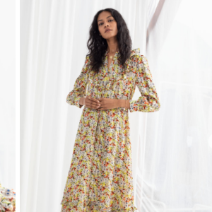 Kate Middleton usa vestidos florais com babados e decotes em 'v' que é trend da Primavera-Verão