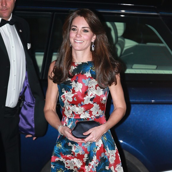 Kate Middleton também usa vestidos florais para eventos de luxo que é trend da Primavera-Verão