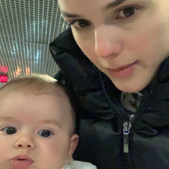 Thaeme recebeu comentários de fãs destacando sua semelhança com a filha: 'Eu pensei que fosse a Liz. Ela é a sua cara!'