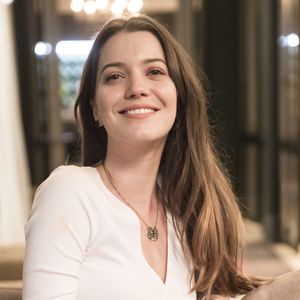 Nos próximos capítulos da novela 'A Dona do Pedaço', Josiane (Agatha Moreira) fica na miséria ao ser chantageada por Fabiana (Nathalia Dill)