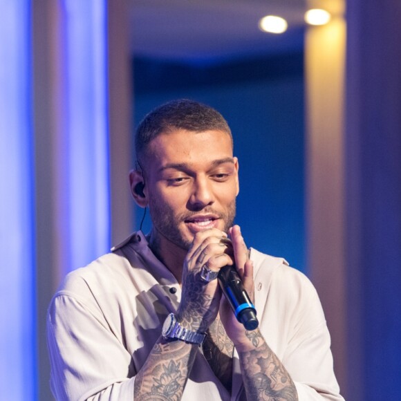 Lucas Lucco tem planos de ter família grande com a noiva, Lorena Carvalho