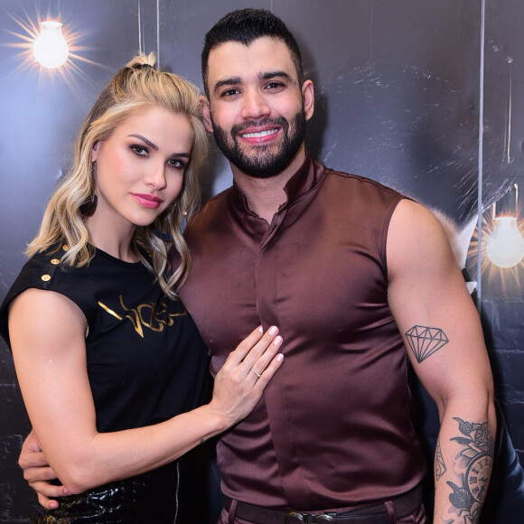 Gusttavo Lima posou com a mulher, Andressa Suita, nos bastidores do VillaMix Lisboa