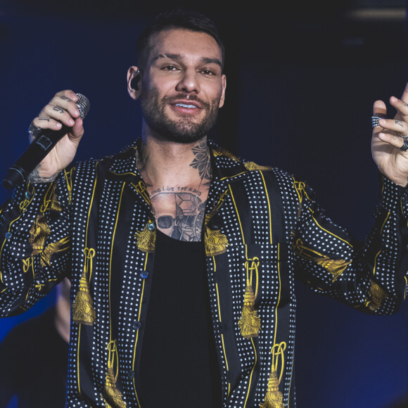 Lucas Lucco estreou novo projeto 'De Bar em Bar' e recebeu cerca de 500 pessoas no evento