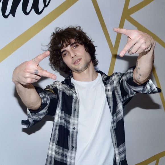 Fiuk marca presença em festa de 21 anos de Kevinho