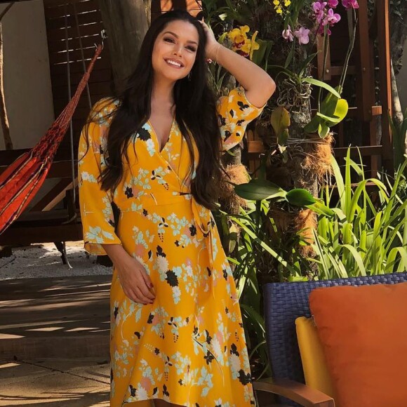 Thais Fersoza evita transparência e barriga de fora em looks