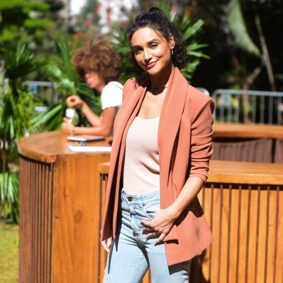 Débora Nascimento falou sobre a relação com a filha em entrevista