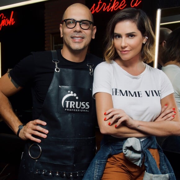 Deborah Secco mudou o visual com o hair stylist Anderson Couto