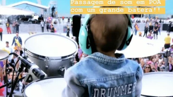 Sandy mostra filho de Junior Lima tocando bateria no palco